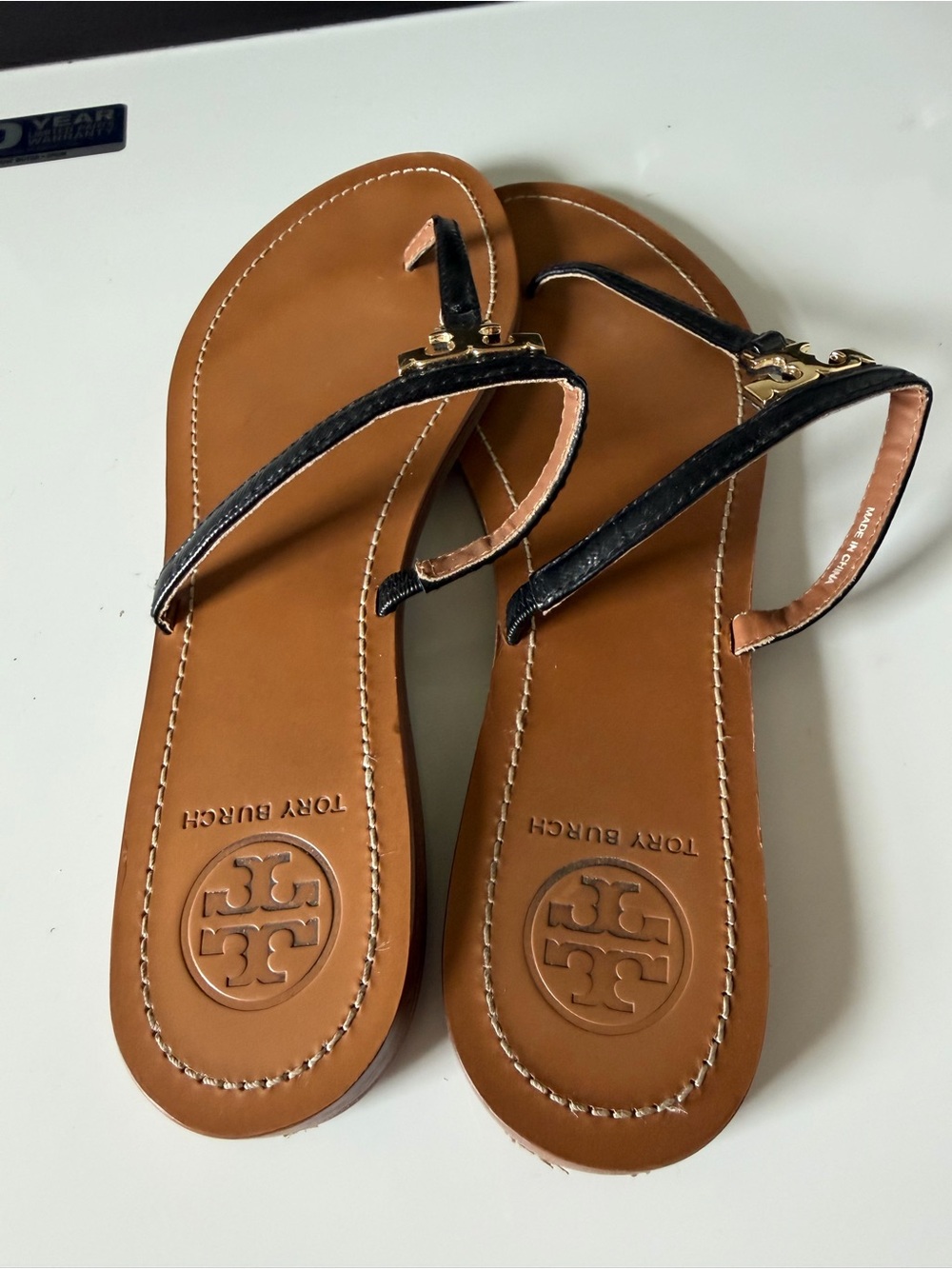 Tory Burch Black Patent Leather Gold Logo T-Strap Sandals Size 9.5 - Picture 2 of 9